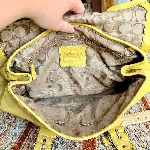 Vintage Style Lime Green / Chartreuse Leather Coach Shoulder Bag - Picture 7 of 8